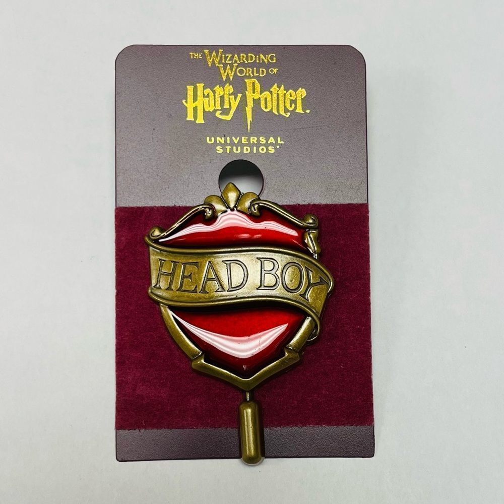 Wizarding World of Harry Potter Gryffindor‎ Head Boy Badge Metal Trading Pin
